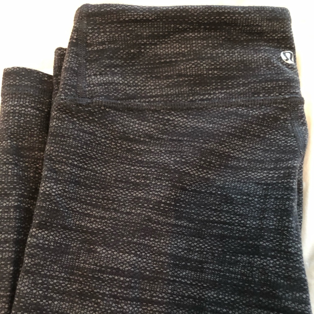 Lululemon LIKE NEW wunder under size 4